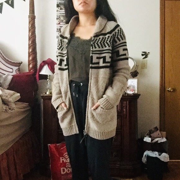 Aritzia Sweaters - RARE Aritzia Sea to Sky Sweater